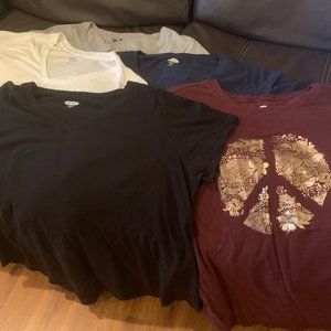Bundle of Old Navy V-Neck Tees Everywear